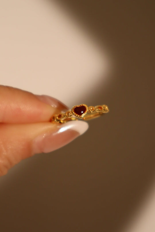 Anello a forma di cuore smaltato