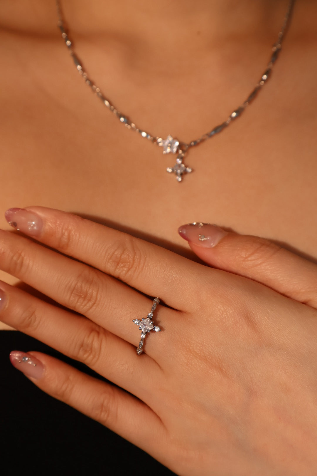 Collana con croce di diamanti