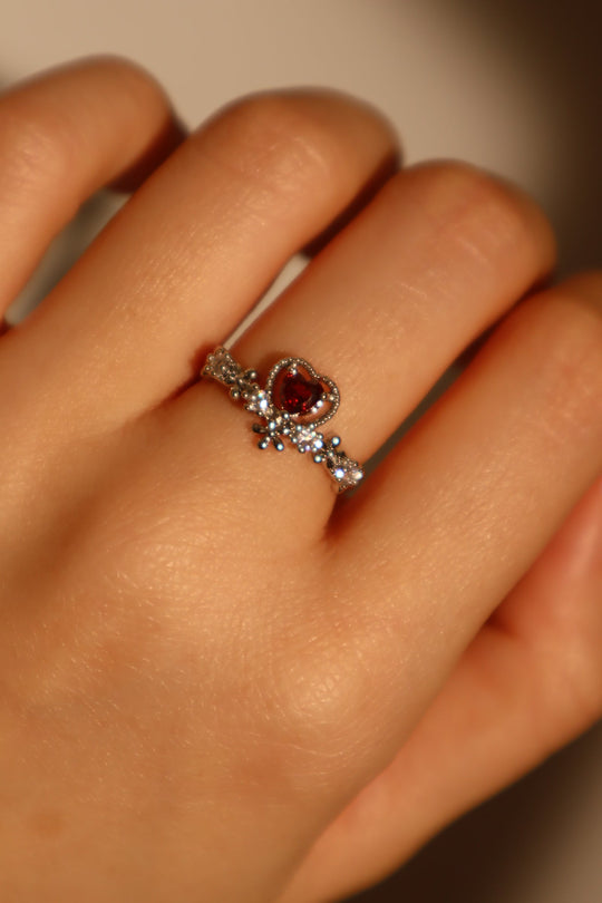 Anello a forma di cuore ghirlanda