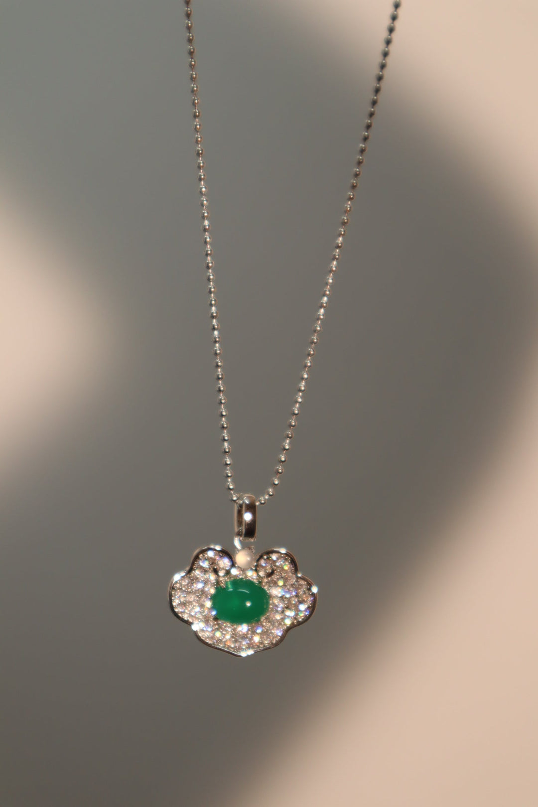 Collana di giada con nuvola di diamanti