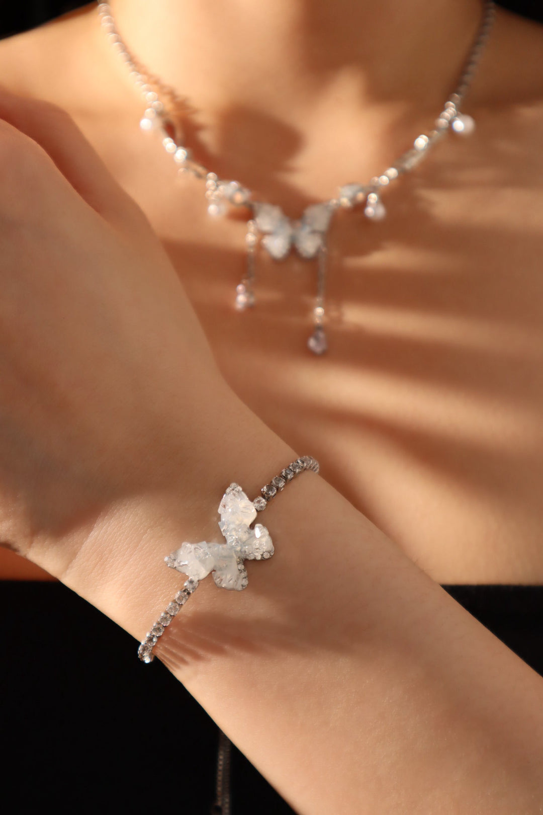 Bracciale con farfalla in cristallo blu