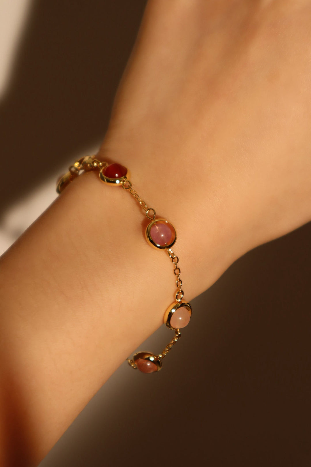 Bracciale con pietre di luna multicolore
