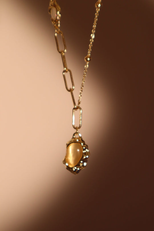Collana con goccia di opale