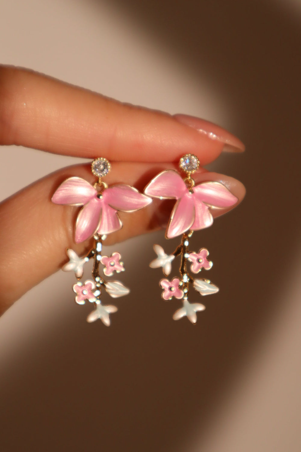 Orecchini con fiori tropicali