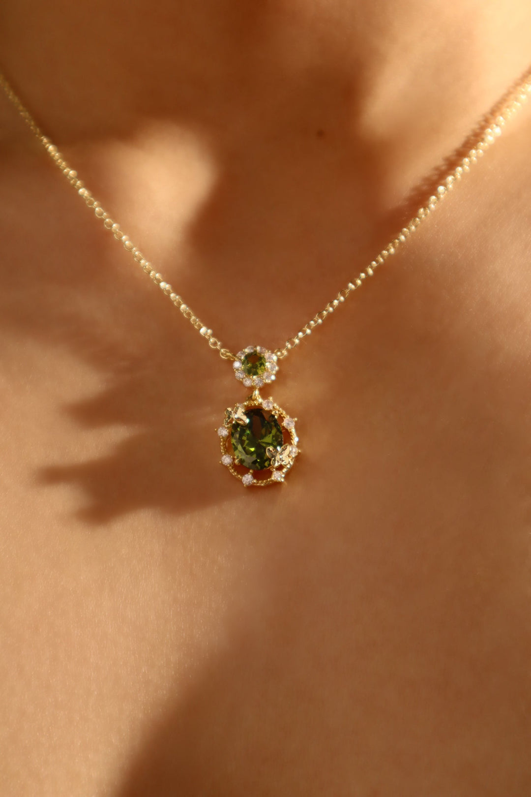 Collana con farfalla di smeraldo