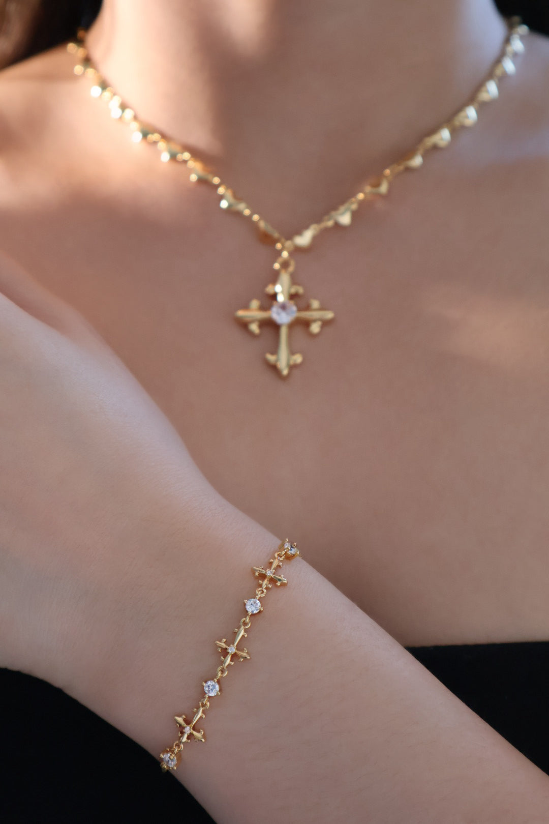 Bracciale con croce multidiamante