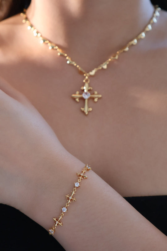 Bracciale con croce multidiamante