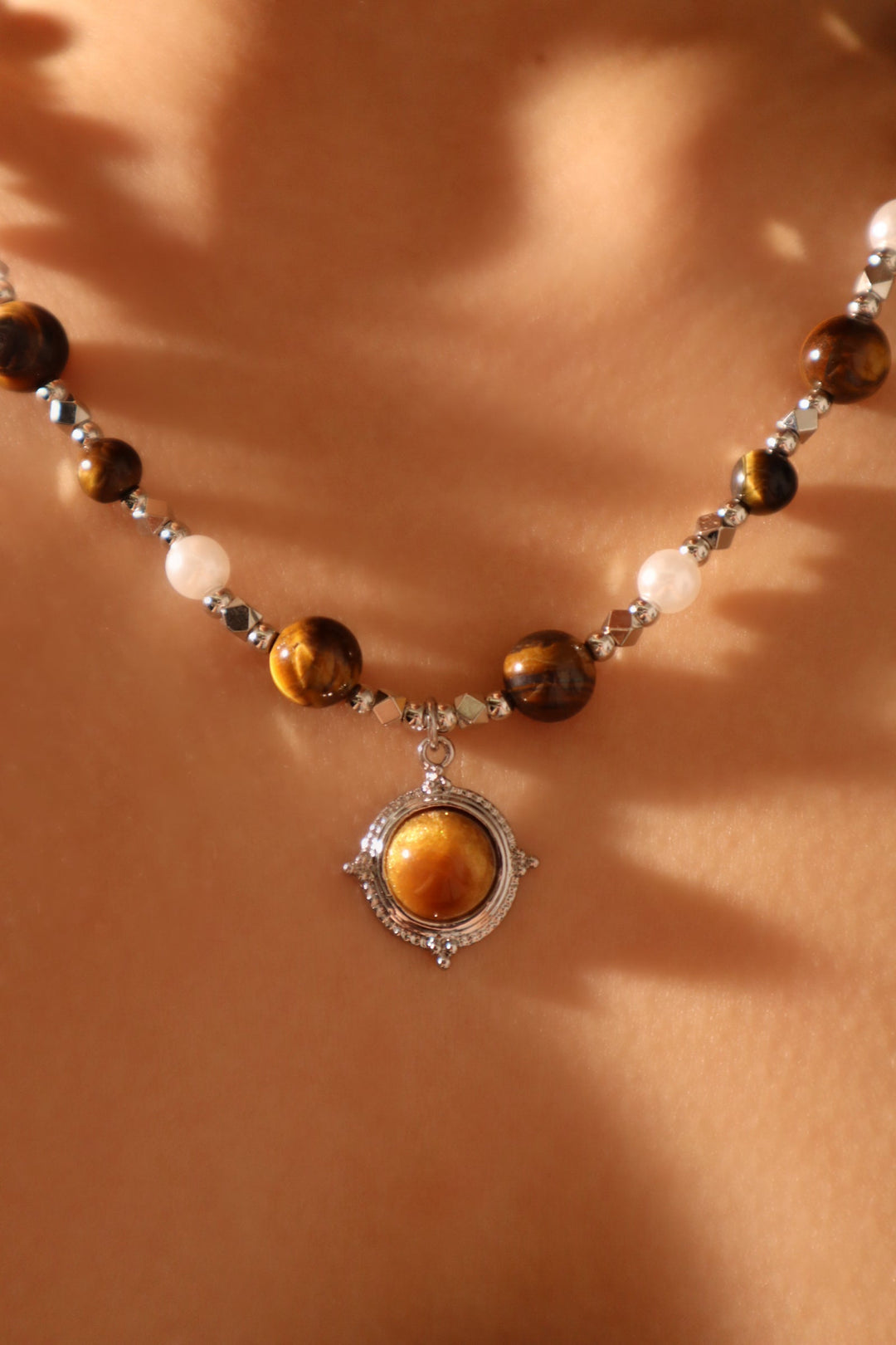 Collana con stella di perle marroni di tigerite