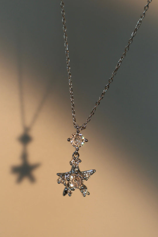 Collana con stella di diamanti