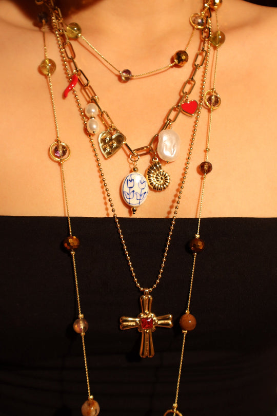 Collana con croce in acciaio inossidabile e gemma rossa
