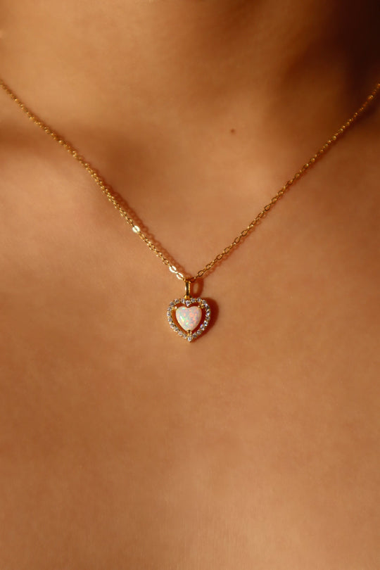 Collana a forma di cuore in opale bianco vermeil