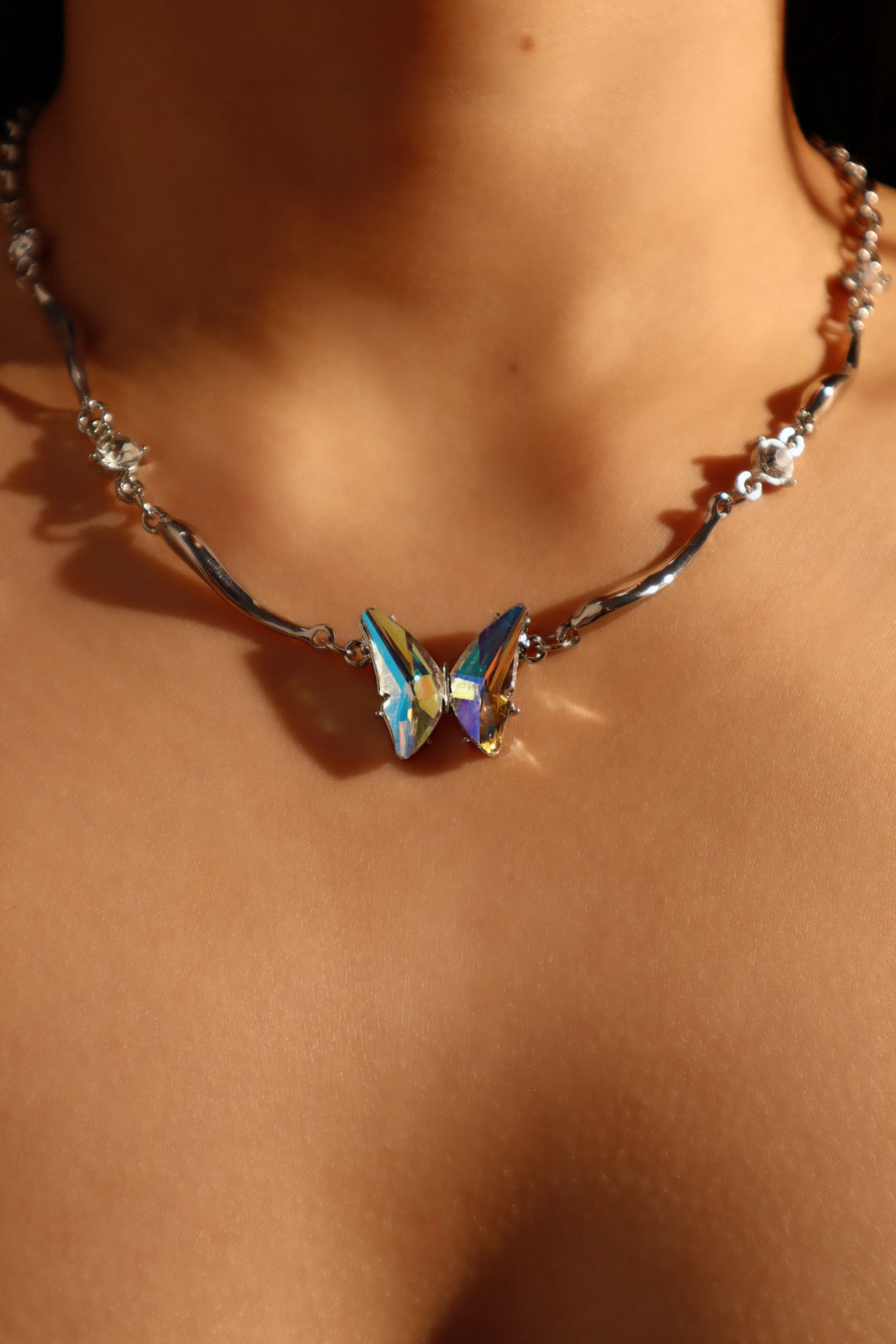 Collana a farfalla in vetro dicroico in acciaio inossidabile