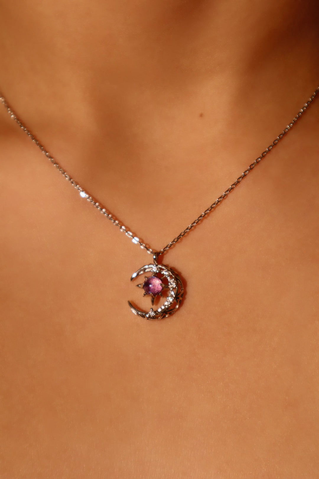 Collana con luna e gemma glitterata viola