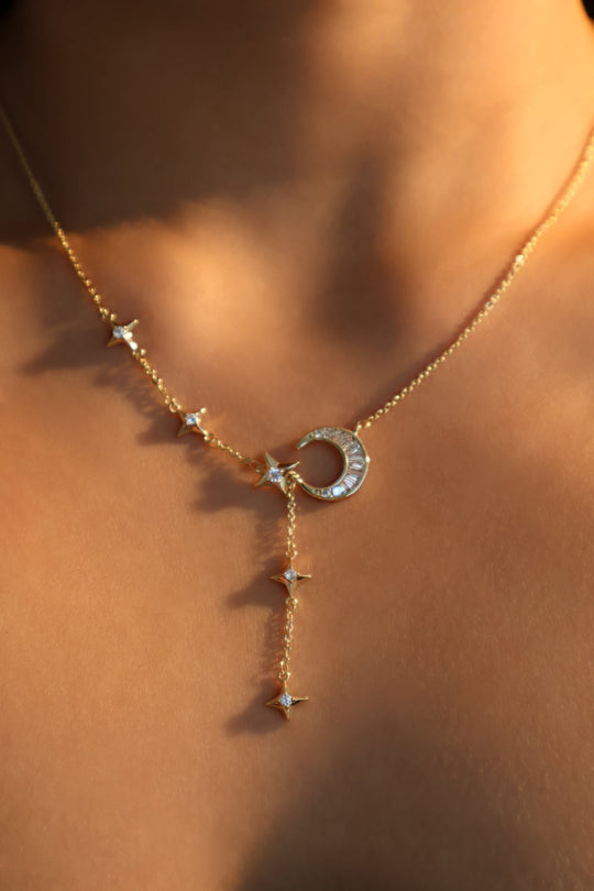 Collana pendente con stella e luna di diamanti