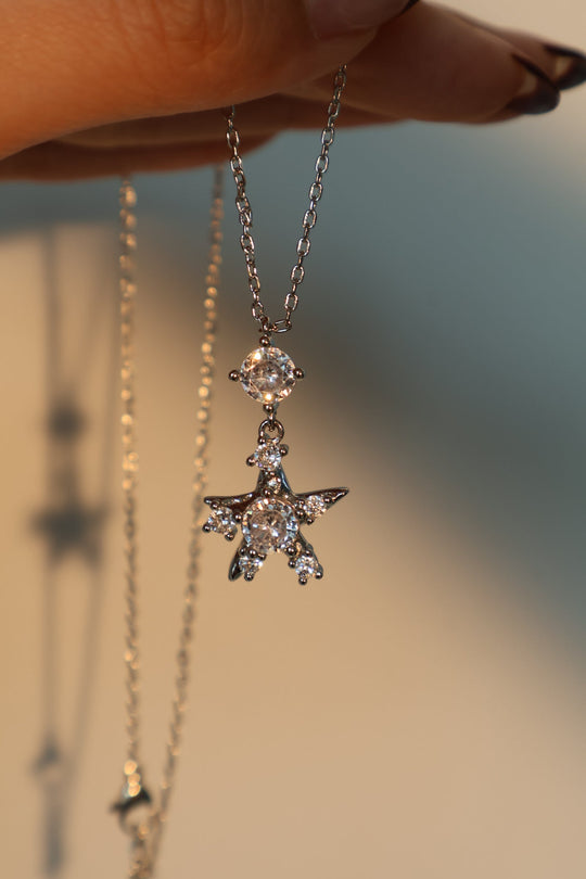 Collana con stella di diamanti