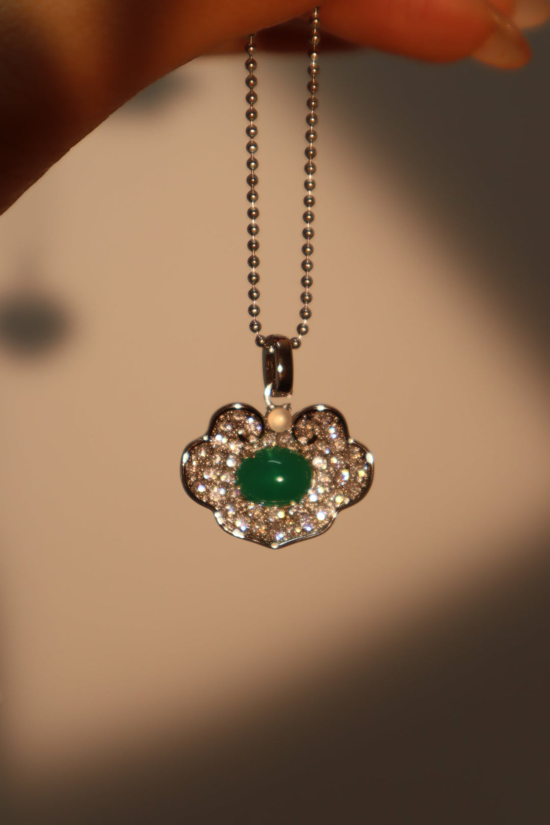 Collana di giada con nuvola di diamanti
