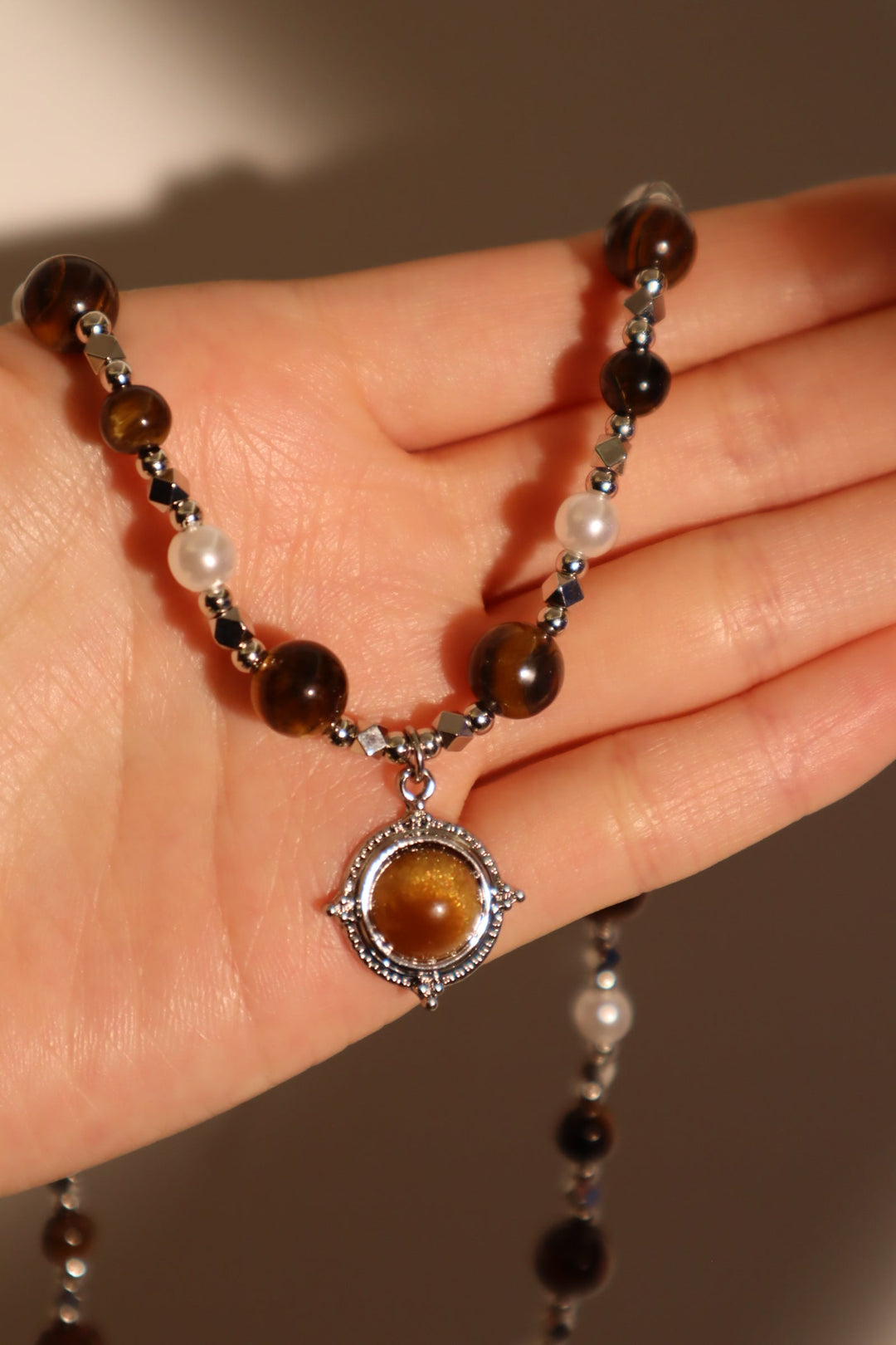 Collana con stella di perle marroni di tigerite