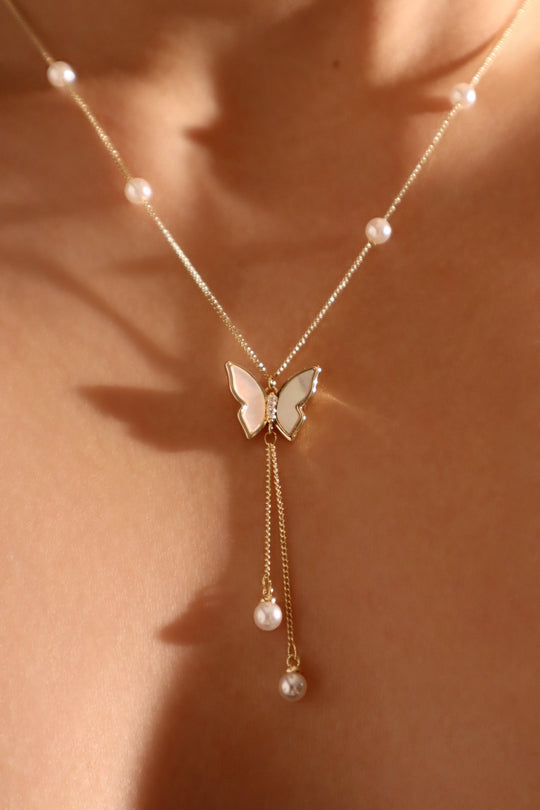 Collana di perle a farfalla