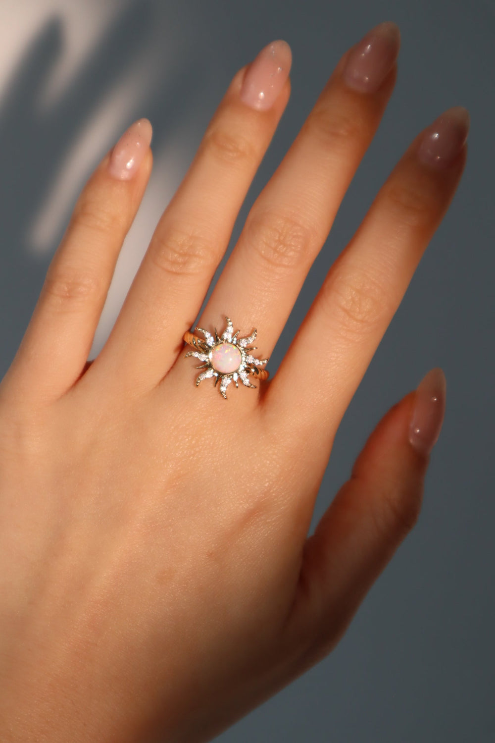 Anello Sole con Opale Bianco