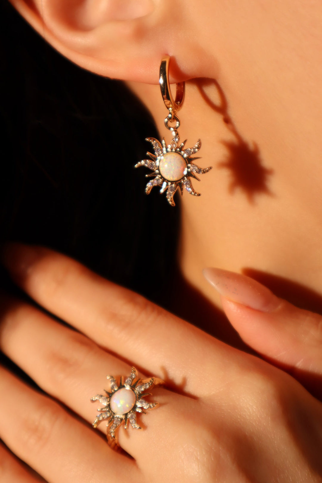 Anello Sole con Opale Bianco