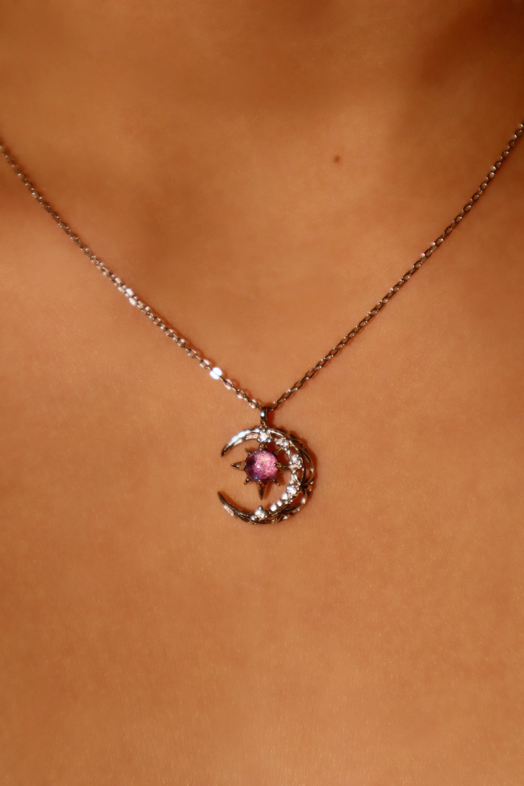 Collana con luna e gemma glitterata viola