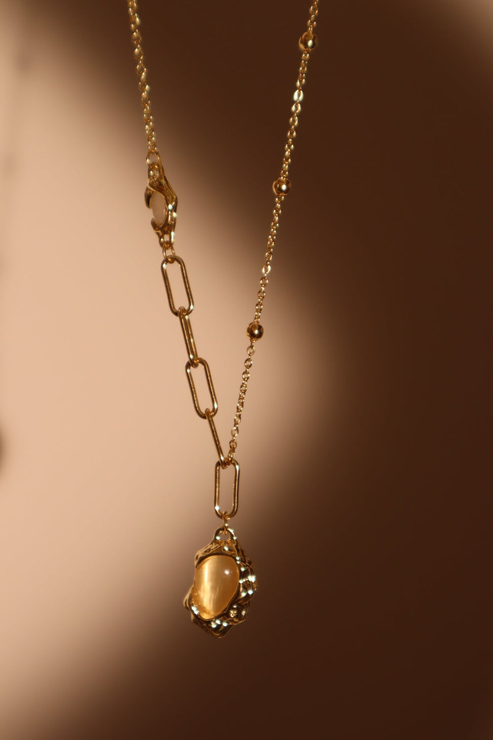 Collana con goccia di opale