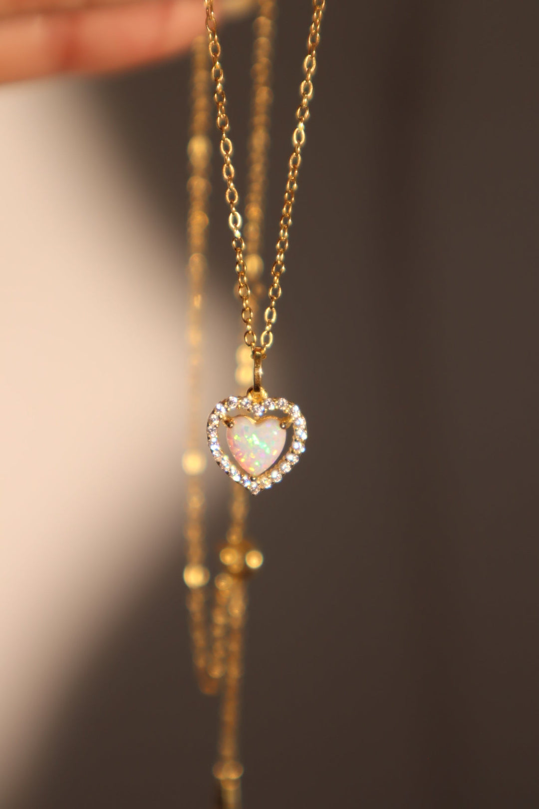 Collana a forma di cuore in opale bianco vermeil