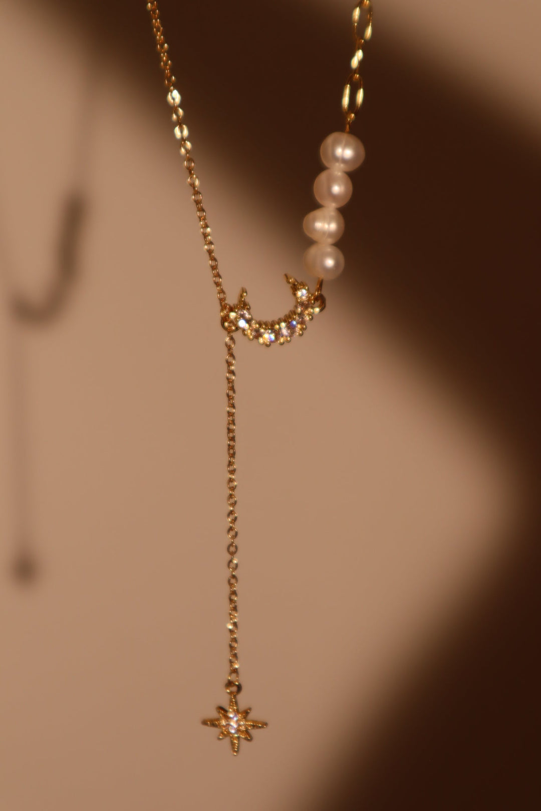Collana di perle, luna e stella