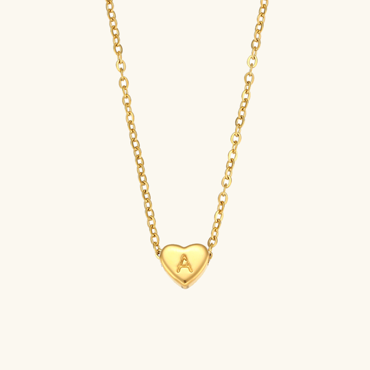 Collana in oro con iniziale a cuore