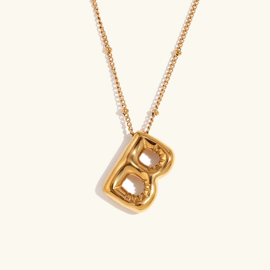 Collana con iniziale in oro a palloncino