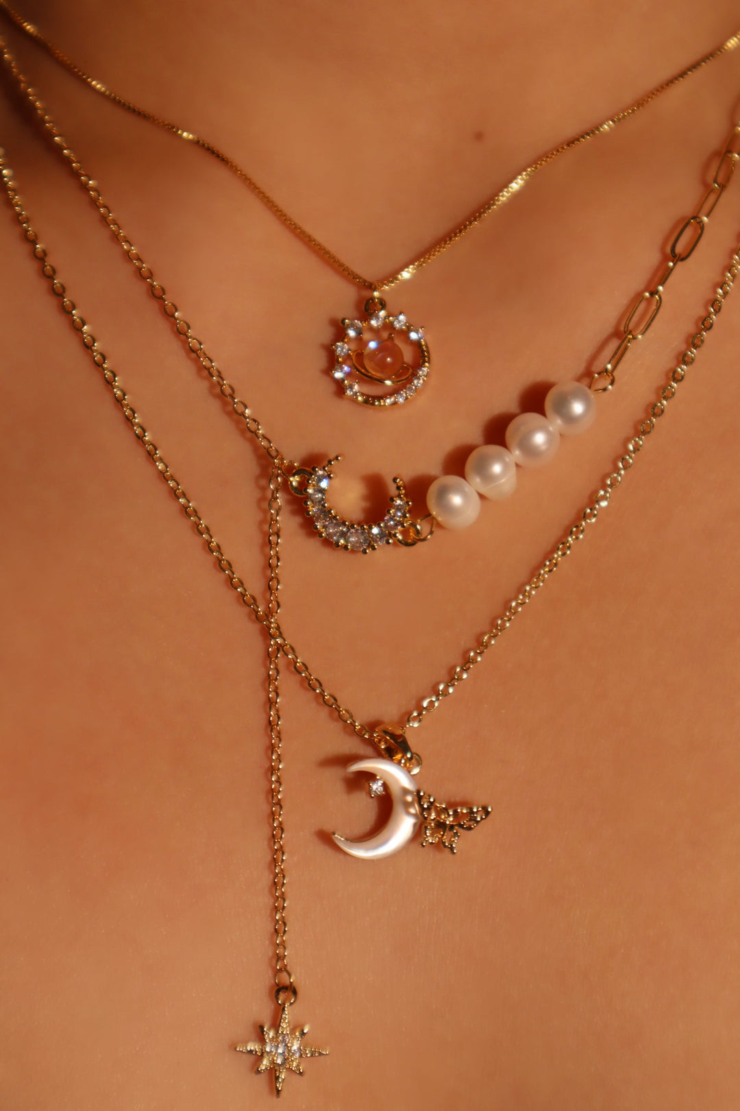 Collana di perle, luna e stella
