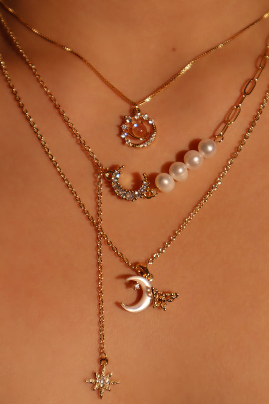 Collana di perle, luna e stella