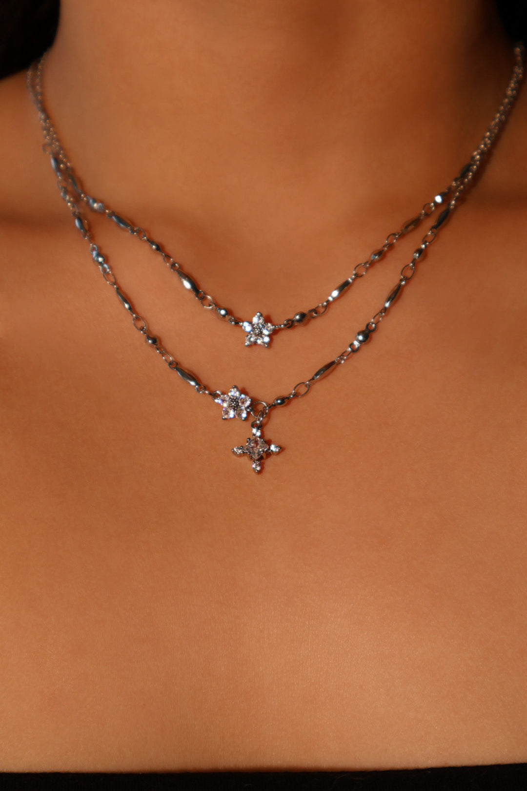 Collana con croce di diamanti