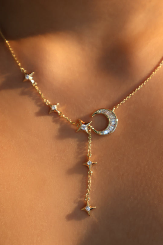 Collana pendente con stella e luna di diamanti