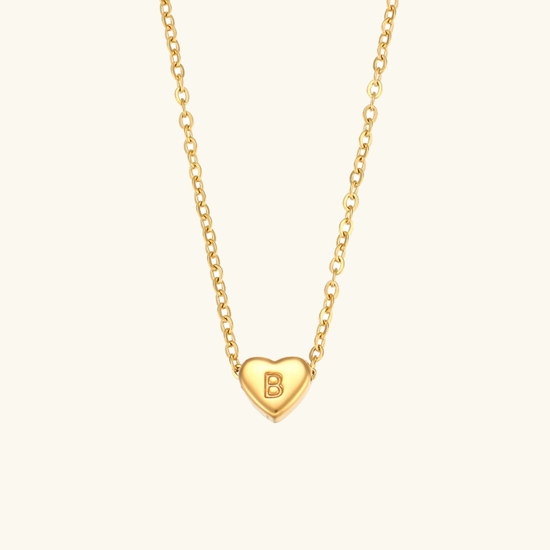 Collana in oro con iniziale a cuore