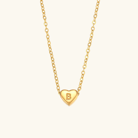 Collana in oro con iniziale a cuore
