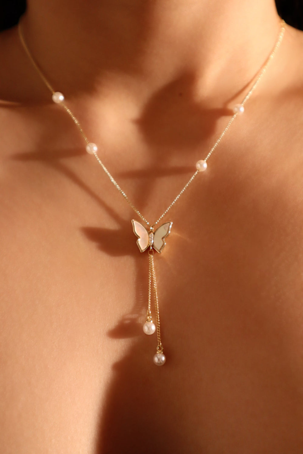 Collana di perle a farfalla