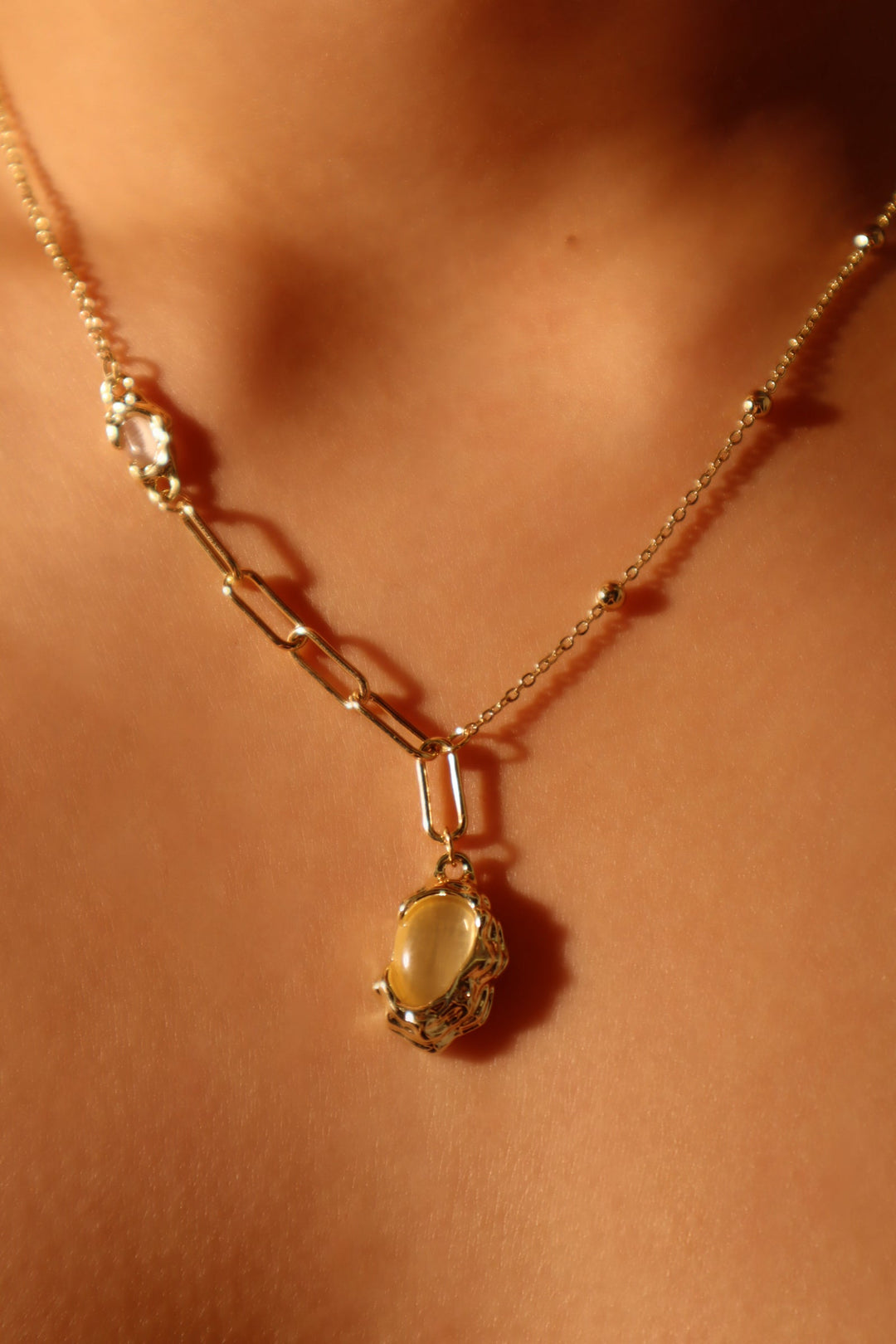 Collana con goccia di opale