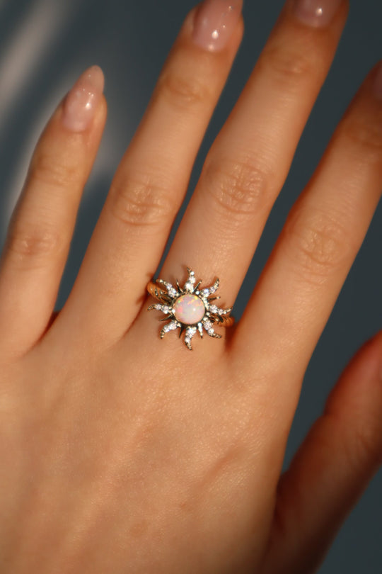 Anello Sole con Opale Bianco