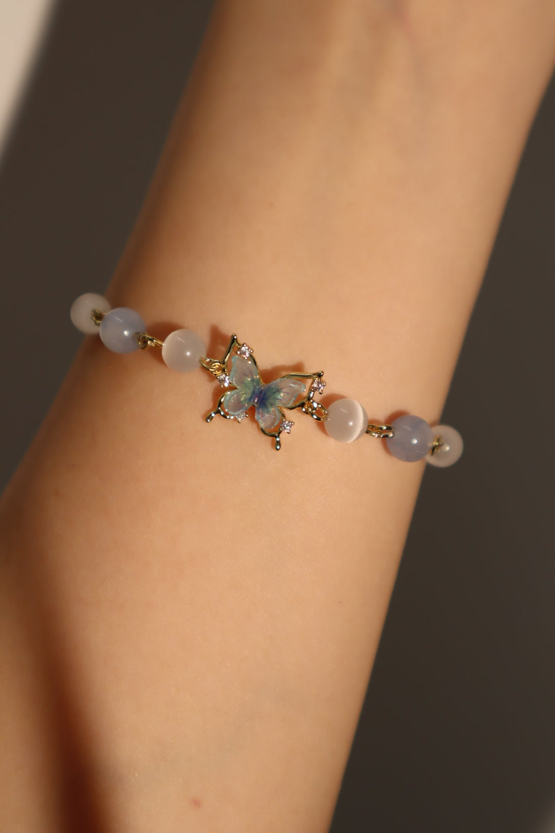Bracciale con pietra di luna a farfalla blu