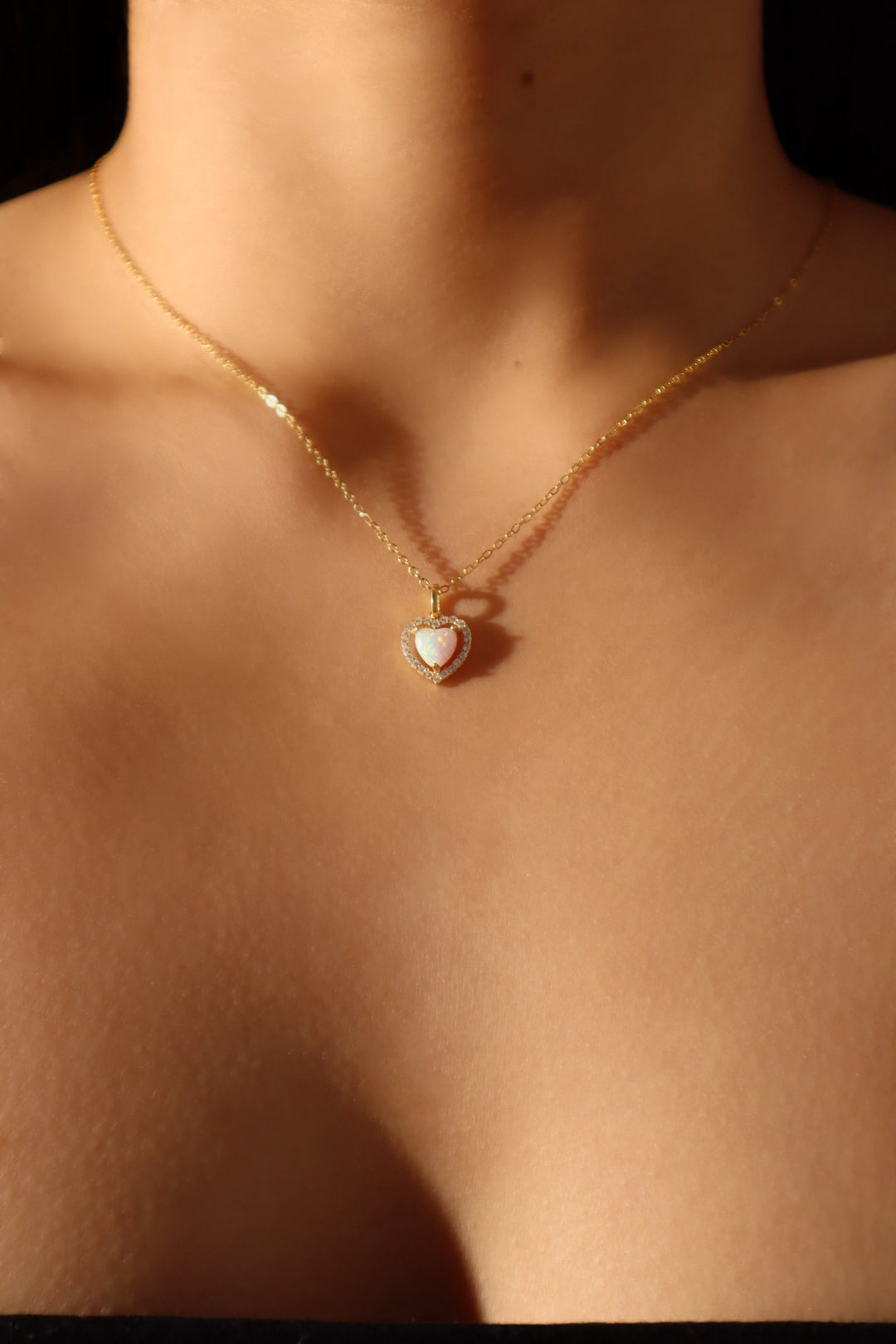Collana a forma di cuore in opale bianco vermeil