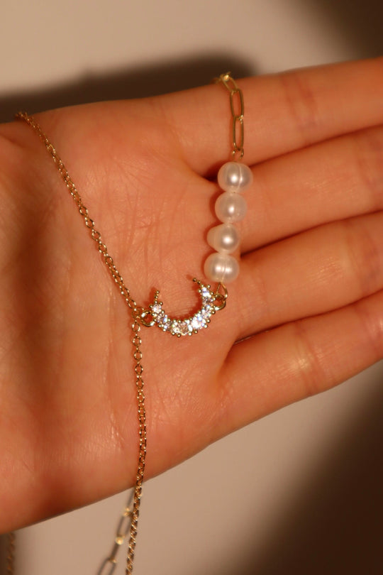 Collana di perle, luna e stella