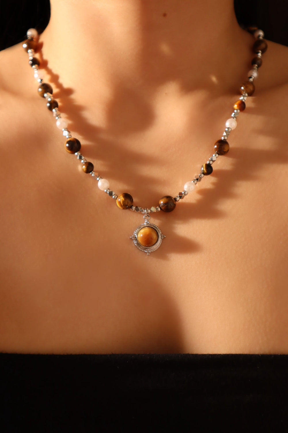 Collana con stella di perle marroni di tigerite