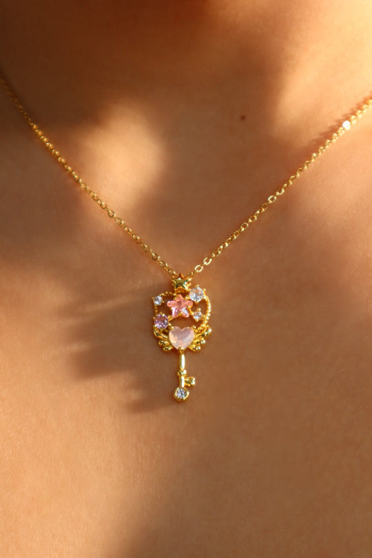 Collana con chiave magica