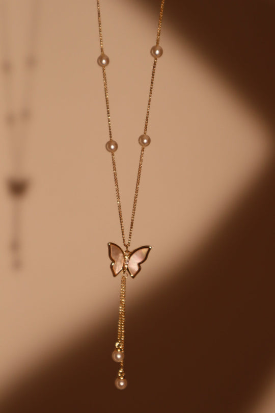 Collana di perle a farfalla