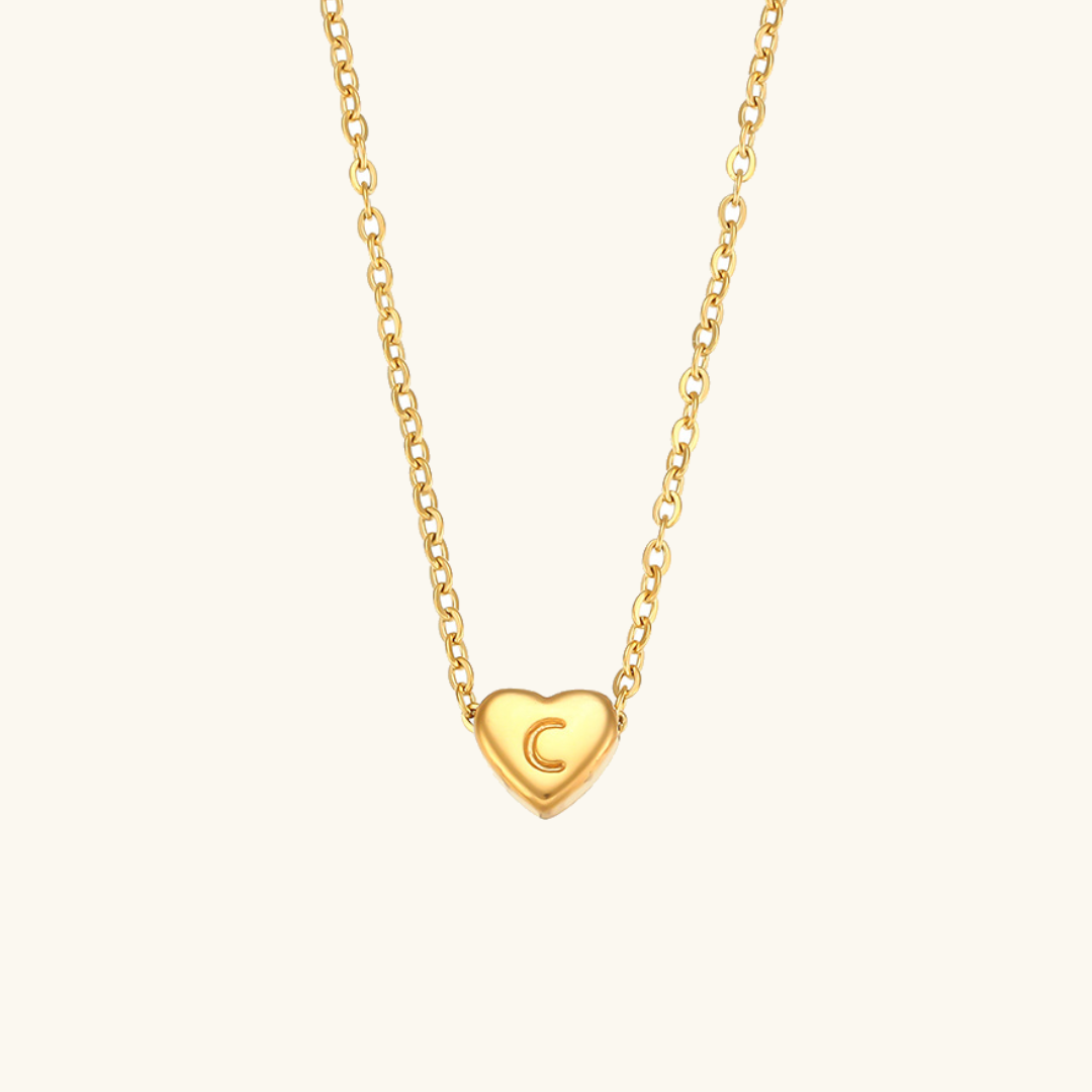 Collana in oro con iniziale a cuore