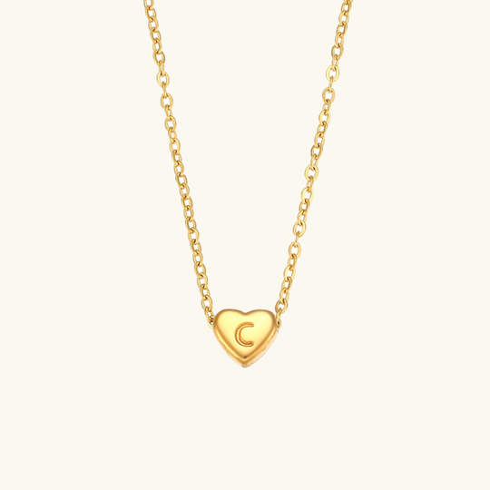 Collana in oro con iniziale a cuore
