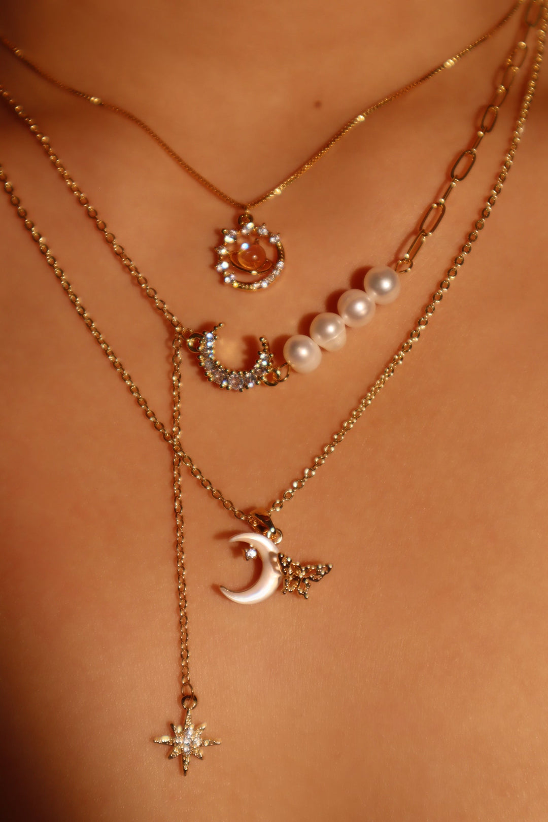 Collana con stella di Saturno e pietra di luna
