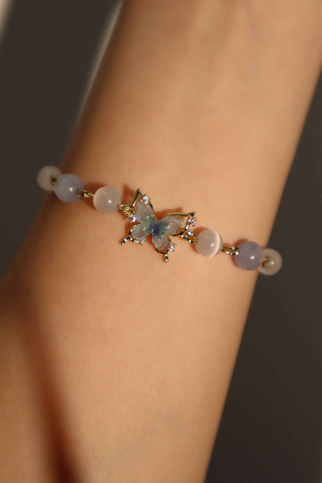 Bracciale con pietra di luna a farfalla blu