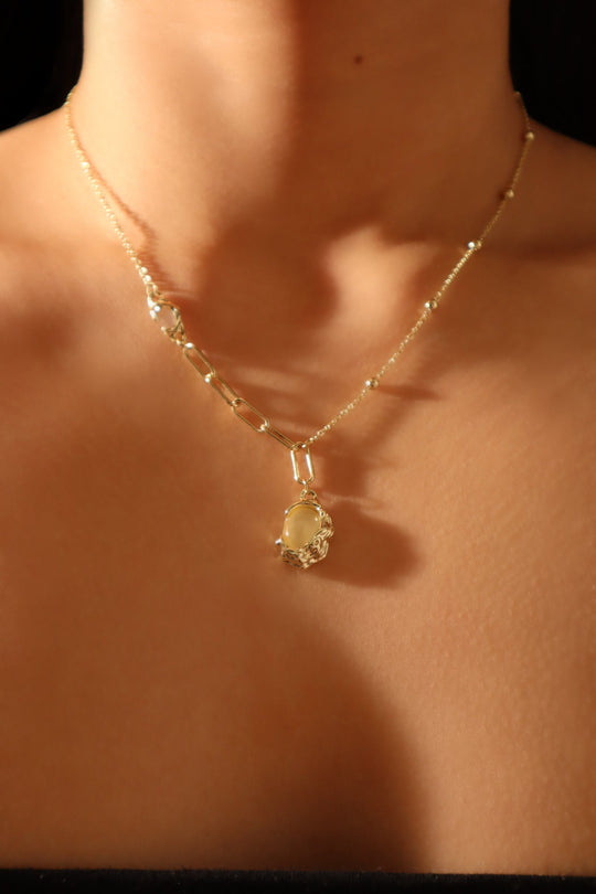 Collana con goccia di opale